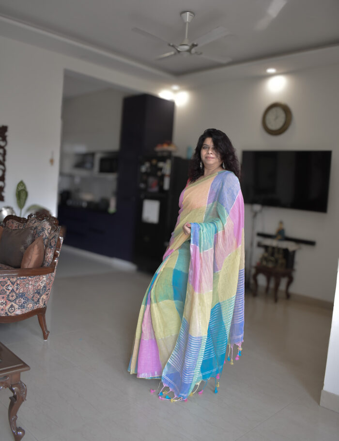DSC_0014 Light pastel linen saree with shimmering zari