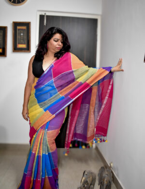 DSC_0456 Linen zari saree in pink Shatranj pattern worn by a model