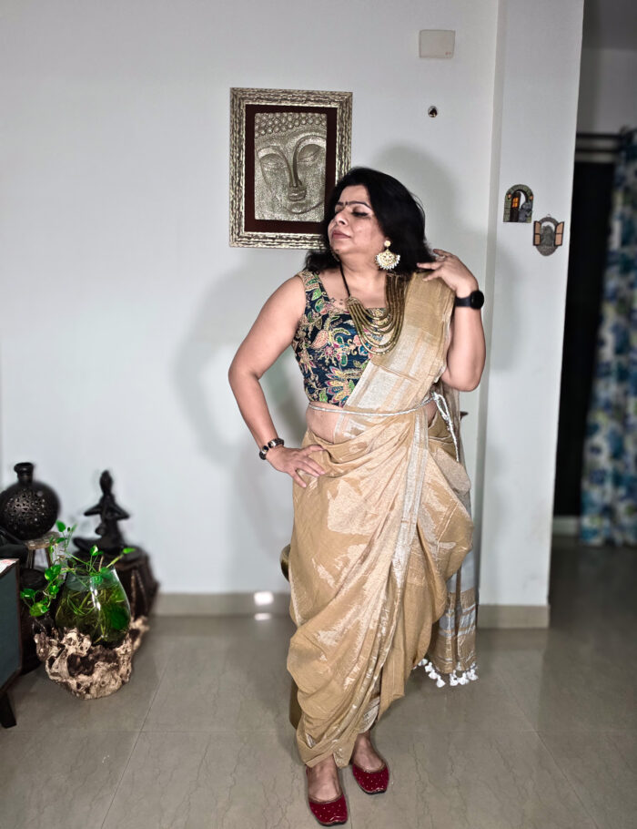20250906_205453 Pure linen saree with zari shine