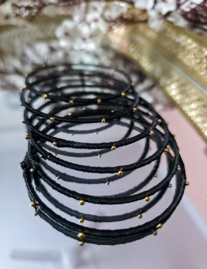 20251028_232741 Ethnic style silk-thread metal bangle set of four