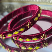 how to style bangles set with saree